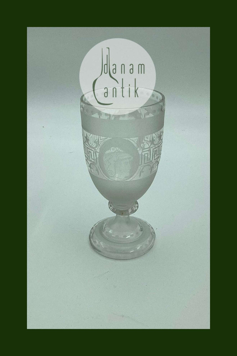 Vinglas med stort slibingsarbejde på kummen ca. 1900