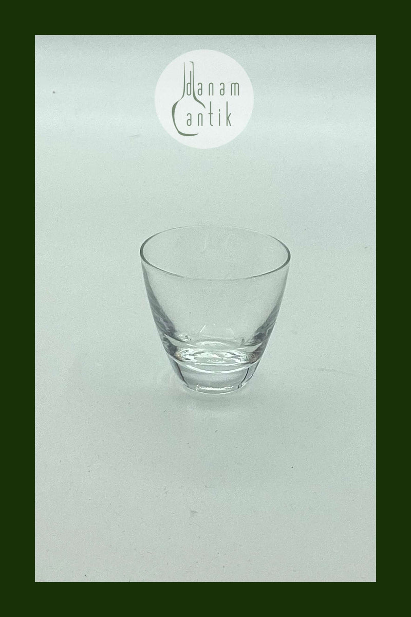 Hvidt "Copenhagen" snapseglas fra Holmegaard Glasværk. Designet af Per Lütken