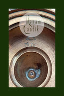 Par antikke lysestager i messing fra E.A. Næsman & Co Eskilstuna i Sverige