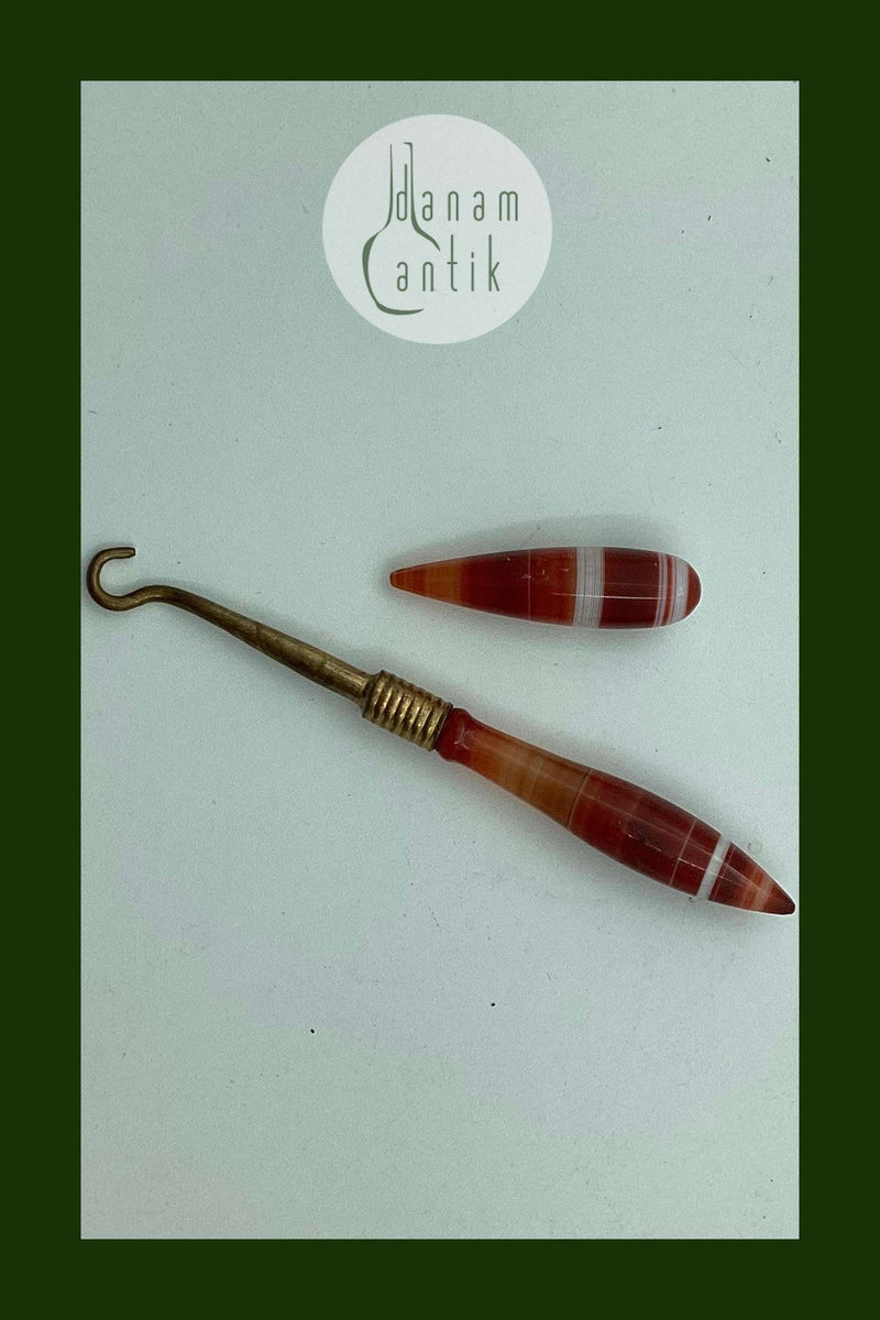 Agat nips. Den ene del "snørrebåndshjælper"  Sælges samlet.