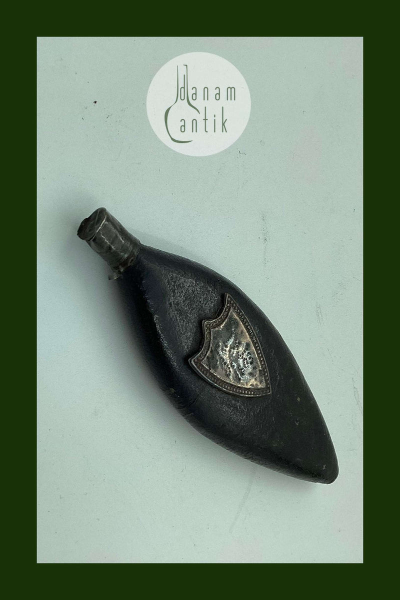 Bladformet læderbetrukket parfume flacon 1803