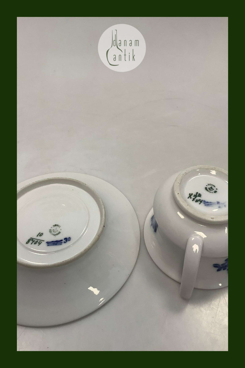 Royal Copenhagen Blå Blomst Fransk Kop No. 8704