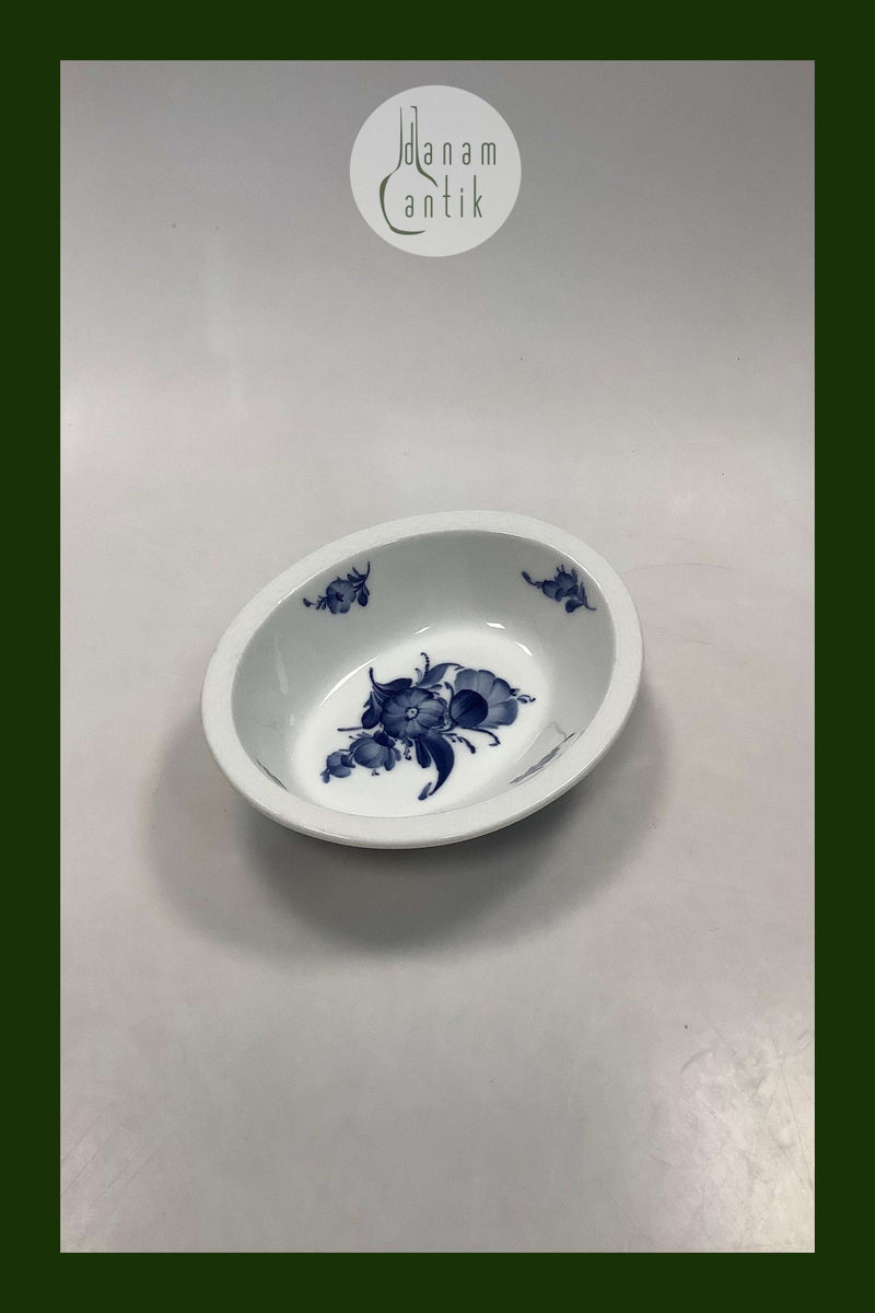 Royal Copenhagen Blå Blomst Flettet Skål No. 8161  Måler 19,5cm x 15,7cm x 7cm (7.68 inch x 6.18 inch x 2.76 inch )