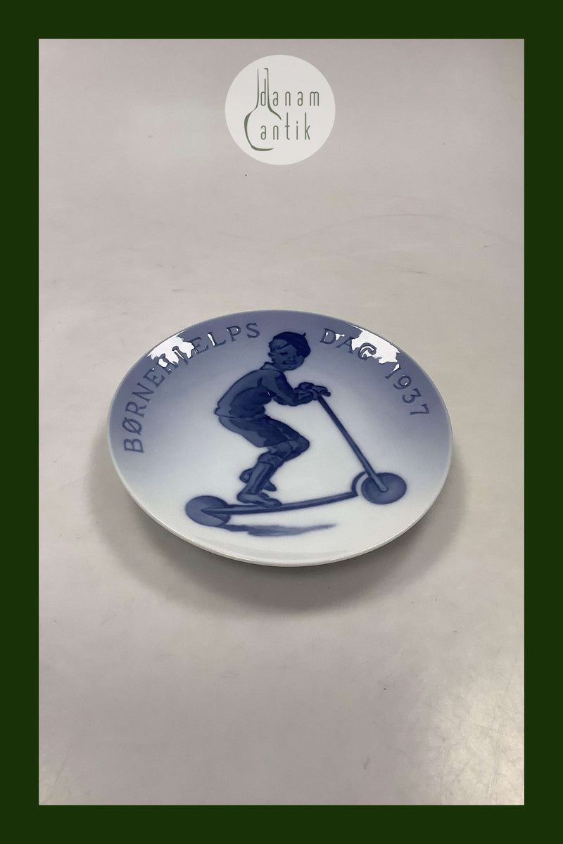 Royal Copenhagen Børnehjælpsdags Platte fra 1937