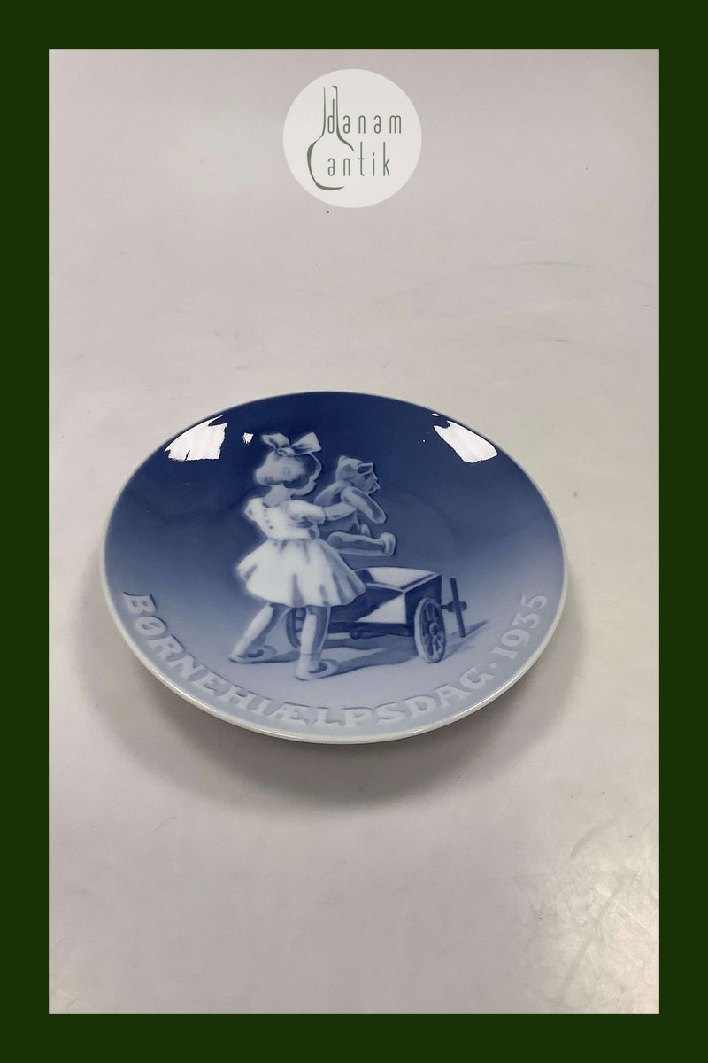 Royal Copenhagen Børnehjælpsdags Platte fra 1935
