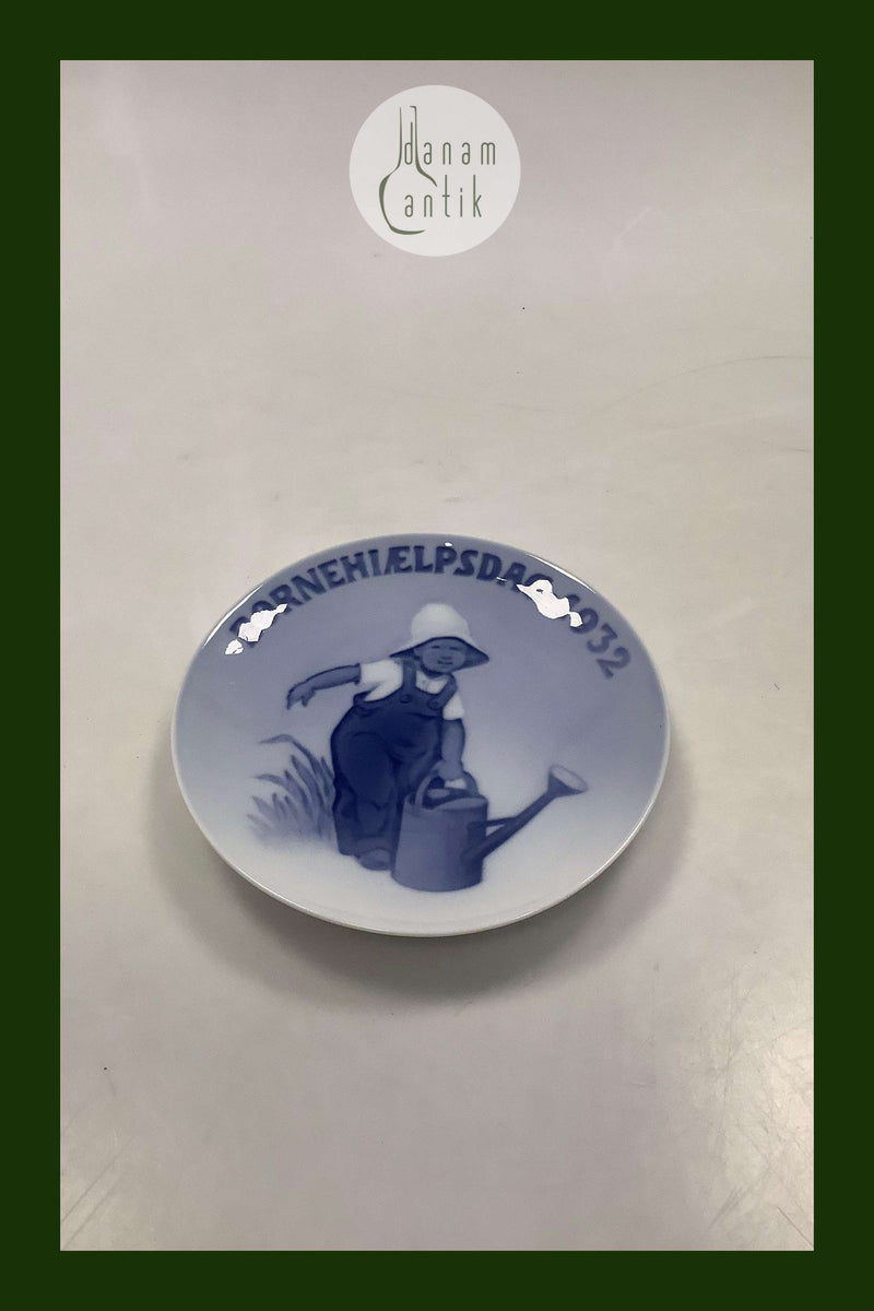 Royal Copenhagen Børnehjælpsdags Platte fra 1932