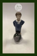 Royal Copenhagen Figur af Dreng med Bold No 3542