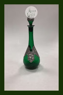 Grüne Weinflasche mit Zinndekoration