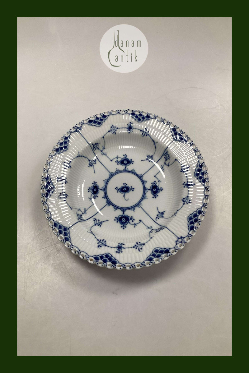 Royal Copenhagen Musselmalet Helblonde med gennembrudt kant Dyb Tallerken No 1/1078