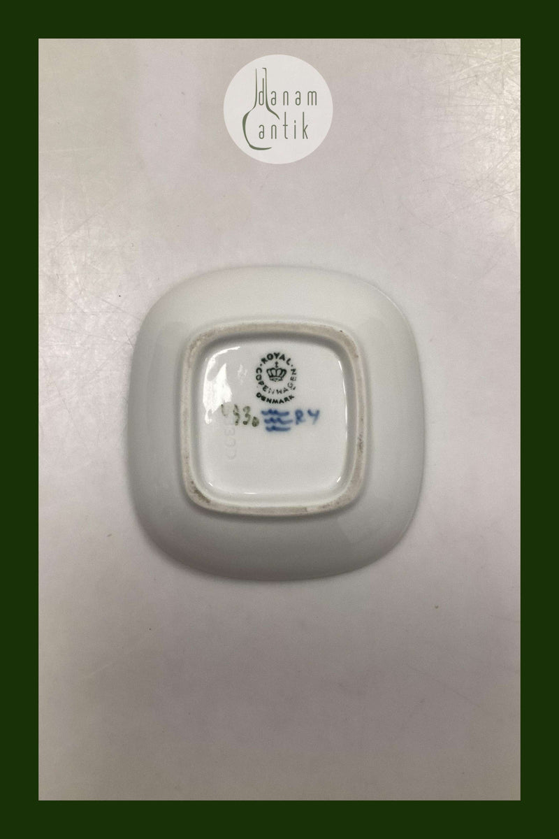 Royal Copenhagen Platter / Skål med Bær No 4930