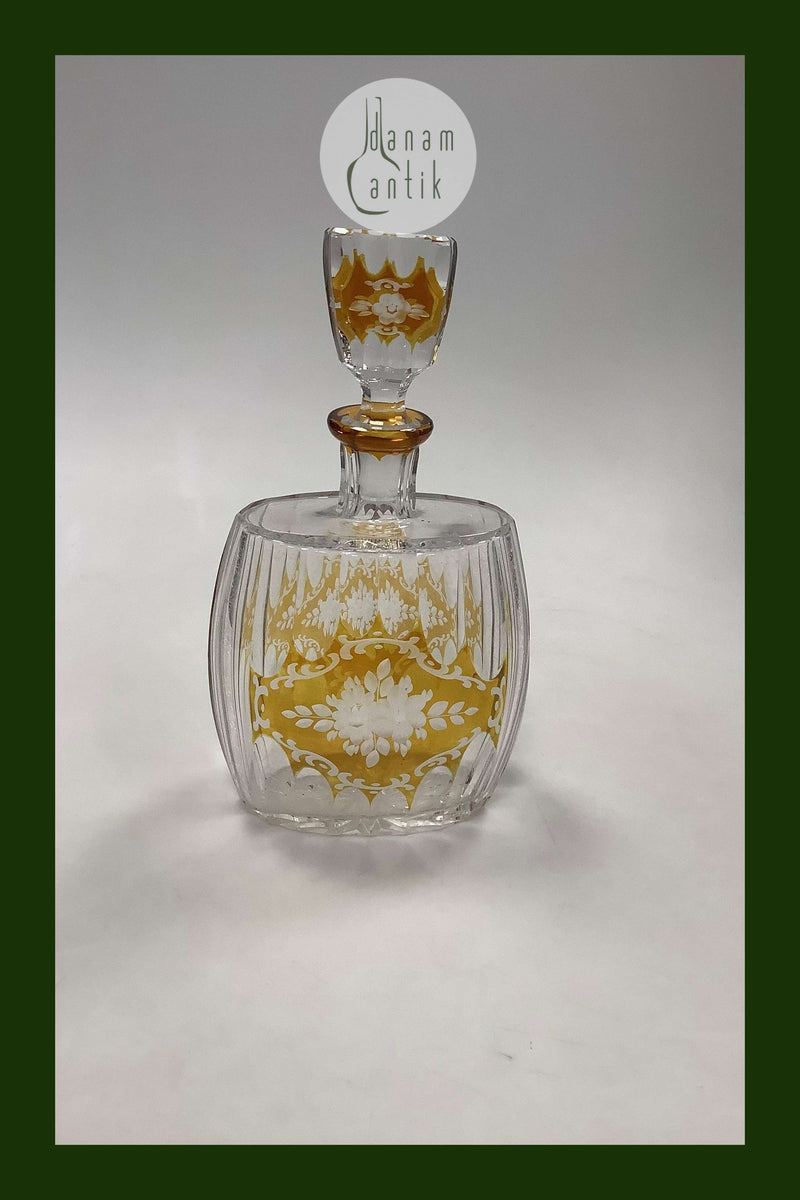 Beautiful Decanter in clear and yellow Glass Measures 26cm / 10.24 inch