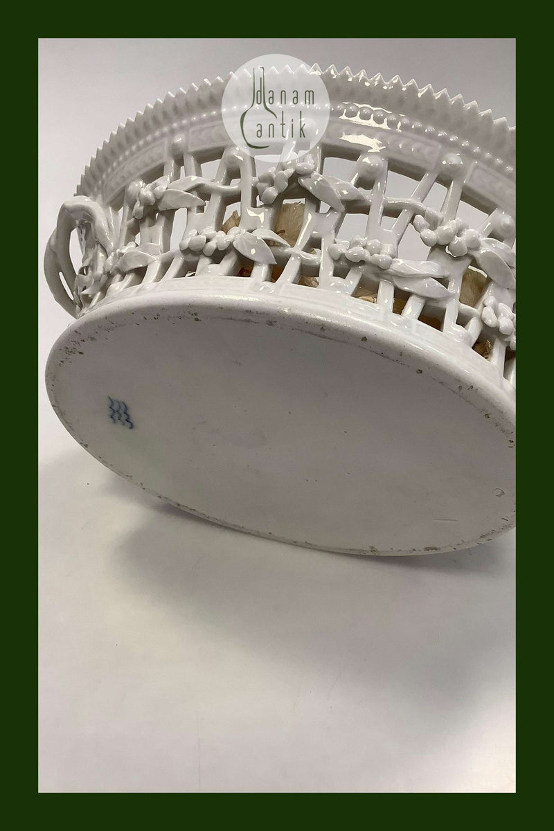 Royal Copenhagen Hvid Flora Danica Perlestel Oval Frugtkurv No 3536