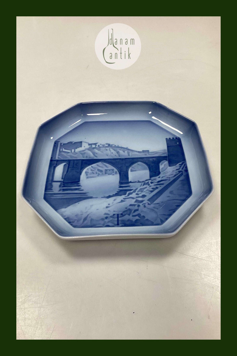 Bing og Grøndahl Alfabet Platte Torino Designet i 1933-1934 af Ove Larsen