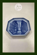 Bing og Grøndahl Alfabet Platte Hamborg. Designet i 1933-1934 af Ove Larsen