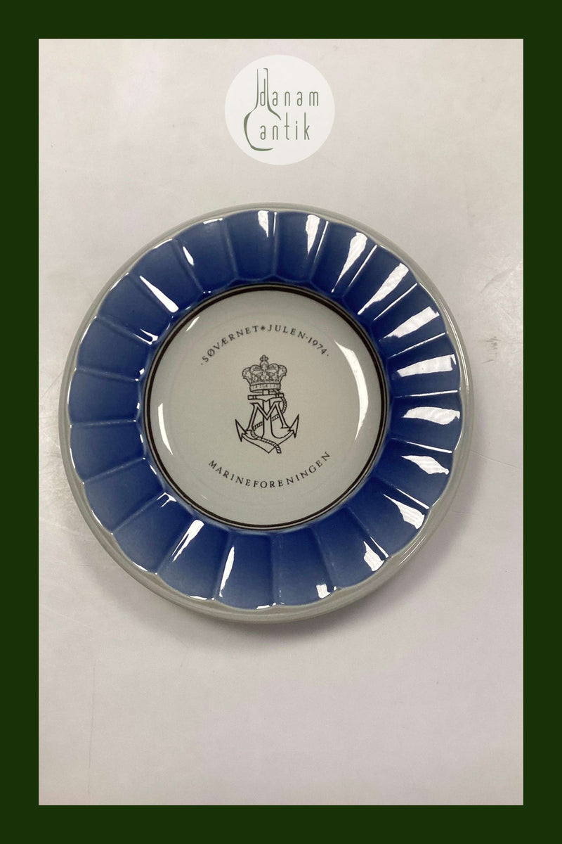 Royal Copenhagen / Aluminia Navy Weihnachtsteller 1974