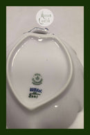 Royal Copenhagen Blå Blomst Flettet Bladformet Skål No 8001. Måler 18cm / 7.09 inch og er i god stand.