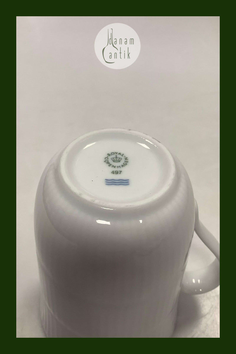 Royal Copenhagen Hvid Riflet kop med hank No 497