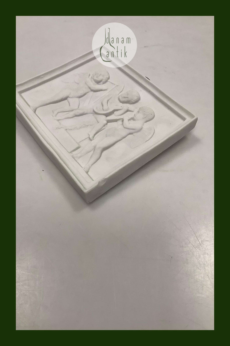 Bertel Thorvaldsen: Royal Copenhagen Bisquit Syngende engle relief