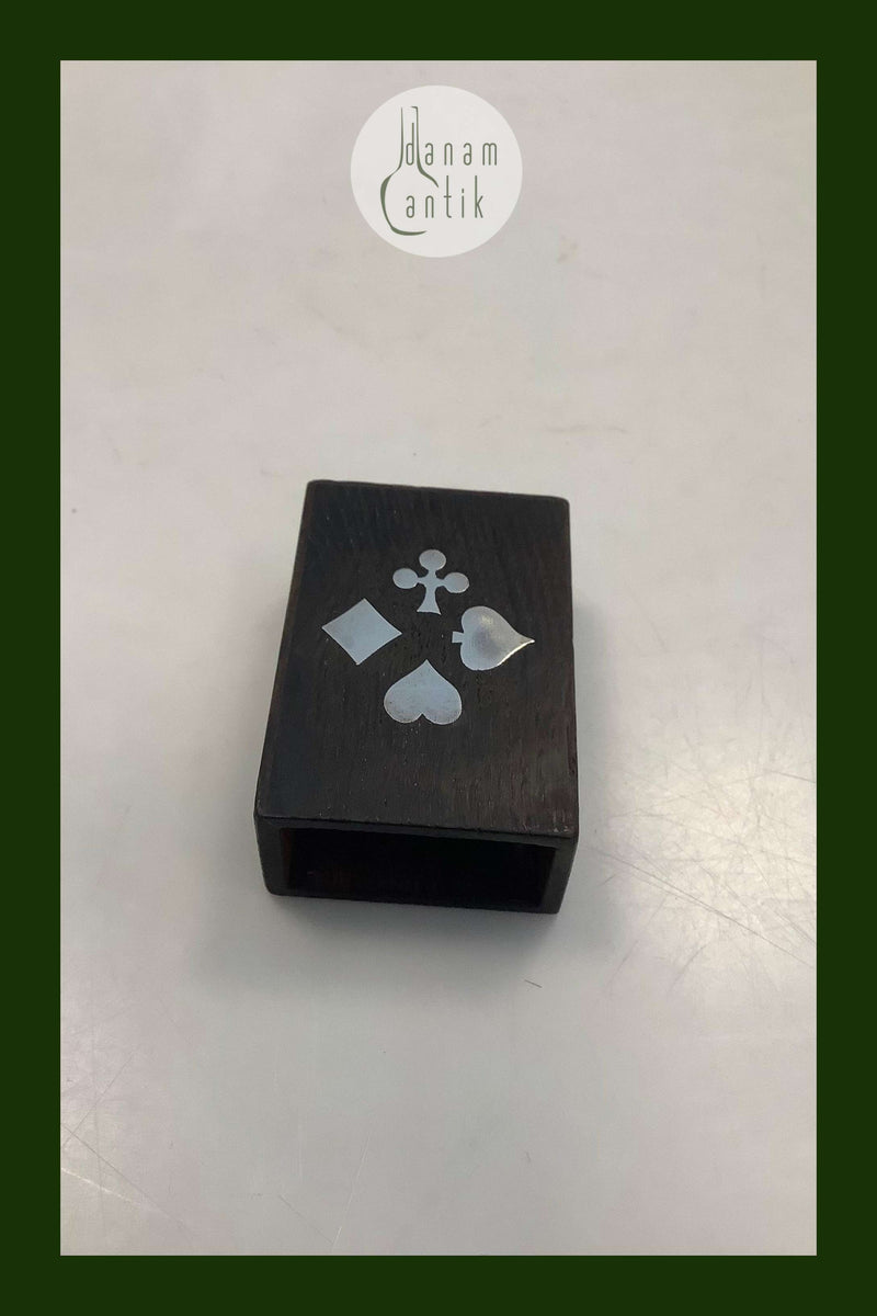 Tændstikæske i træ med sølvindlæg af kortkulør