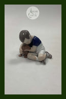 Royal Copenhagen / Bing og Grøndahl 1951 Figur Dreng med gravhund No. 440