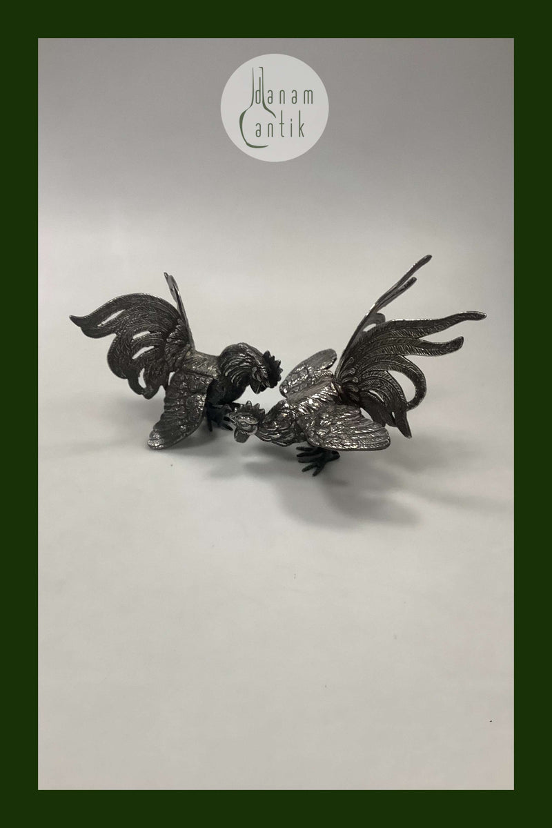 Sølvplet Ormamental Figurer af Hane og høne der slås