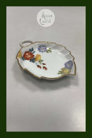 Royal Copenhagen Stel No 93 Hvid Halvblonde m. Blomster og Guldkant Bladformet Asiet