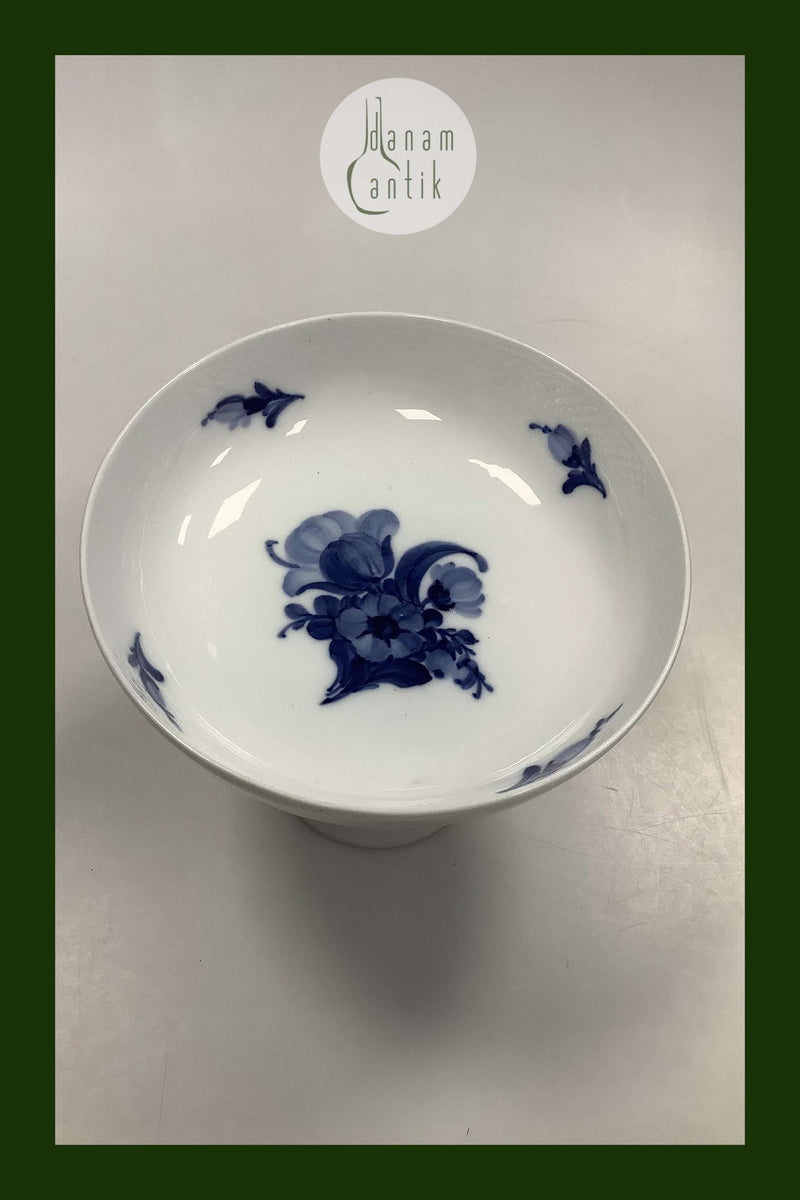 Royal Copenhagen Blå Blomst Flettet Skål på fod No 8064