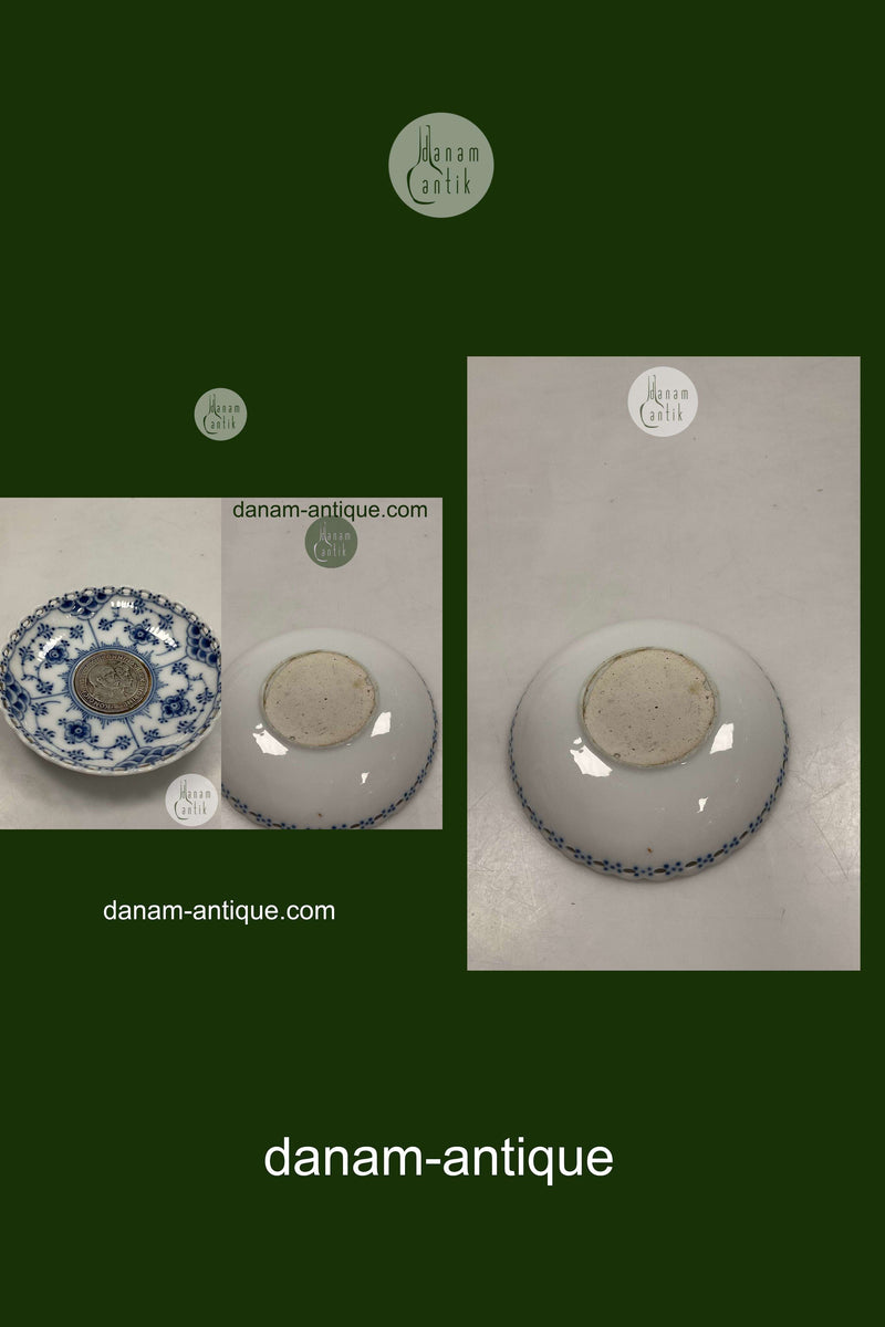 Royal Copenhagen  Musselmalet Helblonde Askebæger / Platte med Sølvmønt No 1/1009