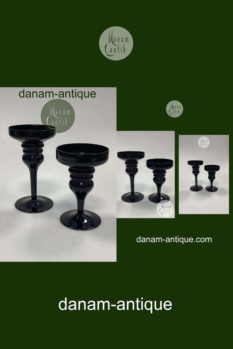 Et par Lysestager i sort glas