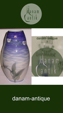 B&G vase with waterlilies