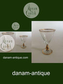 Holmegaard "Ida "酒杯，杯柄、杯缘和杯底均为金色。