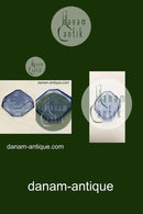 Saltkar i blåt glas.