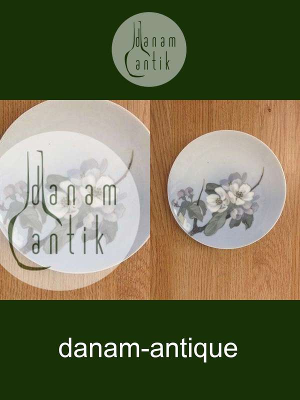 Royal Copenhagen Art Nouveau Vægtallerken med blomster No 82/1117