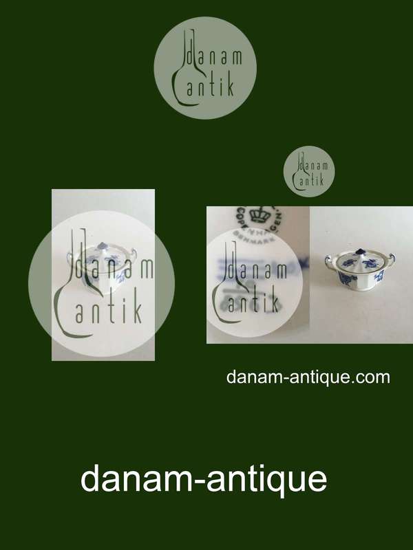 皇家哥本哈根蓝花方糖碗带盖子No 8563