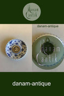 Royal Copenhagen Musselmalet Helblonde Kerzenhalter mit montierter 2-Kronen-Münze mit Christian VIII und Caroline Amalie&