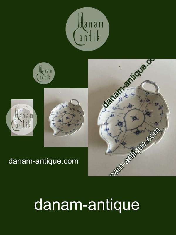 Royal Copenhagen Musselmalet Riflet Bladformet Kagefad No. 145
