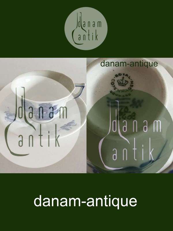 皇家哥本哈根蓝色花朵方形咖啡杯和碟子 No 8608