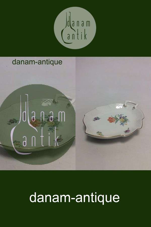 Bing & Grondahl Saxon Flower, White Leaf shaped dish no 199