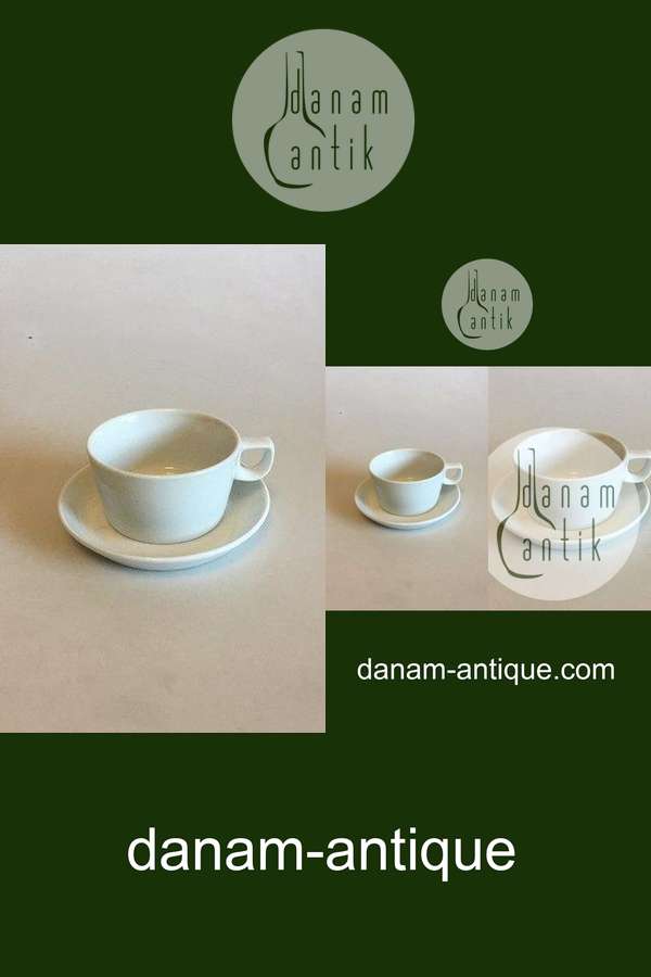 Bing & Grondahl Hank Coffee Cup with straight Handle No 746. Designed by Erik Magnussen