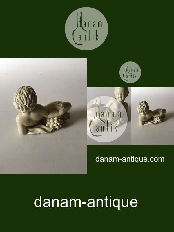 Royal Copenhagen Sjælden figur af nøgen dreng i jern porcelæn