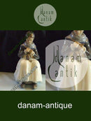 Royal Copenhagen Figur Strikkende Amagerpige No. 1317