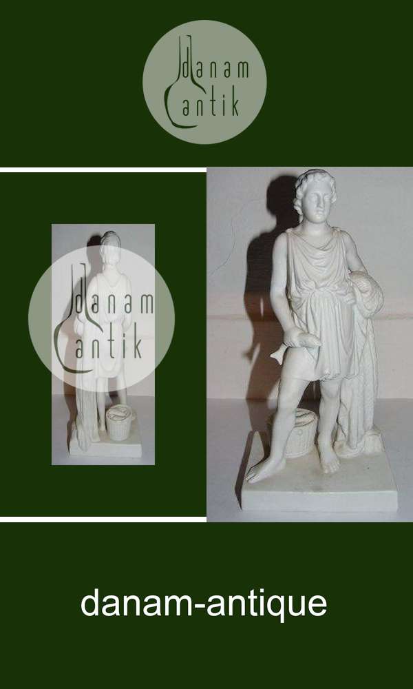 Bing og Grøndahl Biscuit Figur af dreng med fisk