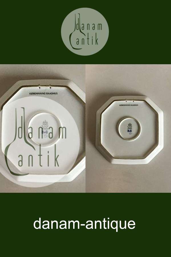 Bing og Grøndahl Alfabet Platte Københavns Rådhus. Designet i 1933-1934 af Ove Larsen