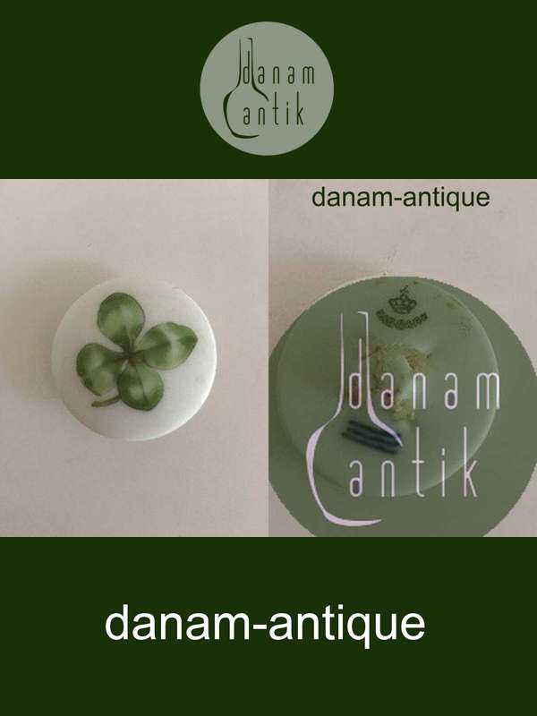 Royal Copenhagen Porcelænsknap med Håndmalet Blomstermotiv