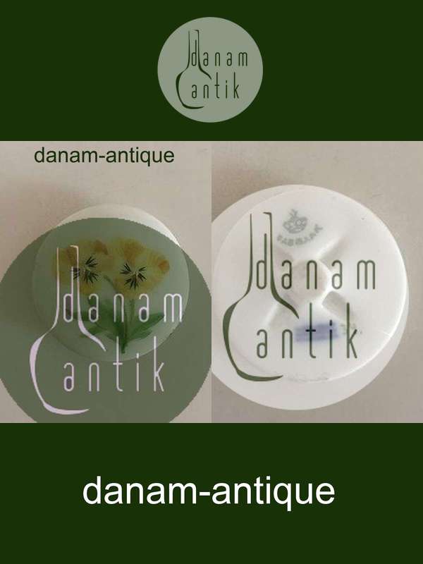 Royal Copenhagen Porcelænsknap med Håndmalet Blomstermotiv