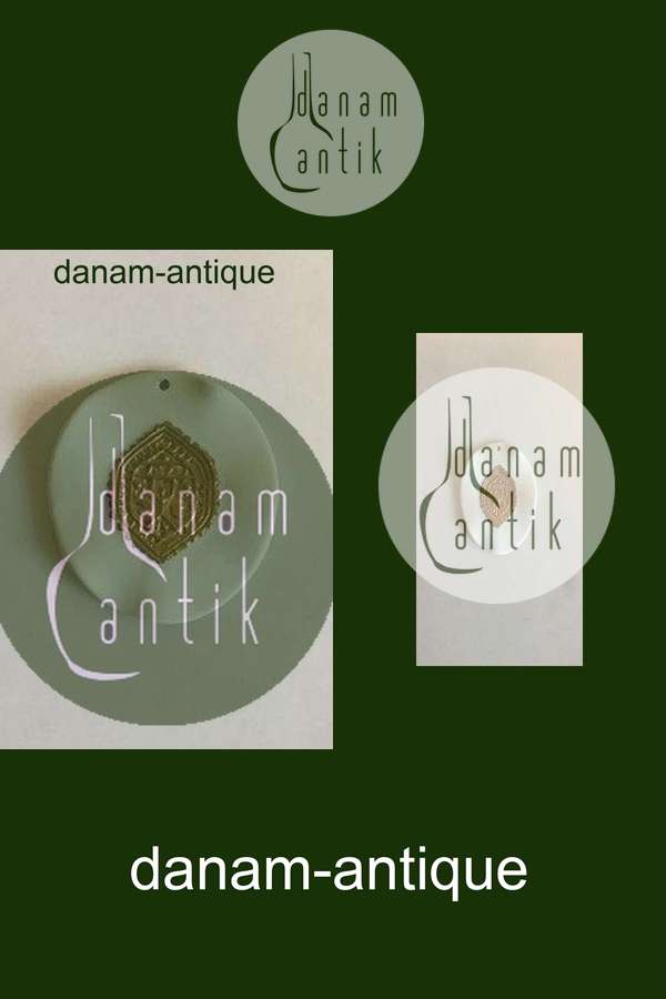 Royal Copenhagen Vedhæng af porcelæn med gulddekoration. Designet af Nils Thorson