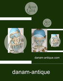 Opalglas-Ei im Metallständer mit Überraschung