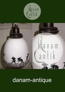 Hængelampe i hvid glas med motiver.