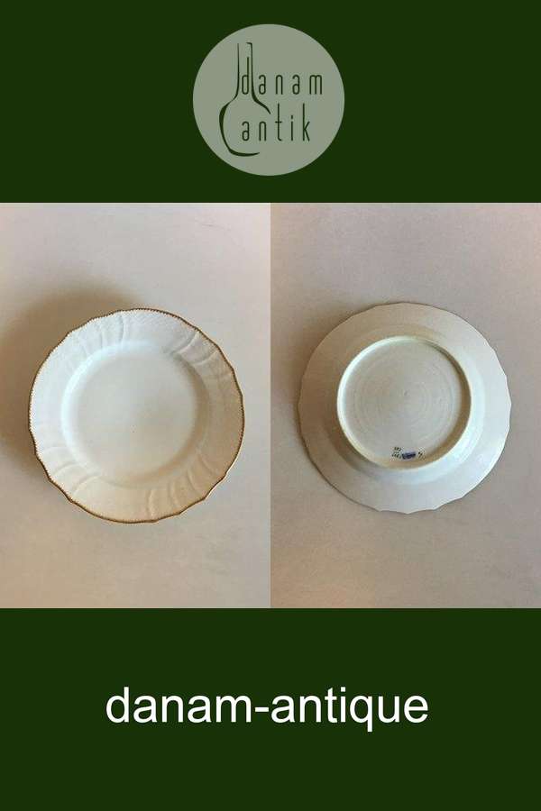 Royal Copenhagen Hvid Svejfet med takket guldkant (Stel 387 / Josephine) Frokosttallerken No 1623