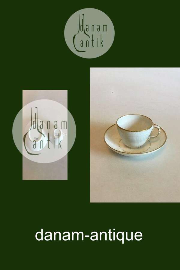 Royal Copenhagen Hvid Svejfet Kaffekop med underkop No 1549 med takket guldkant (Stel 387 / Josephine) Kaffekop med underkop No 1549